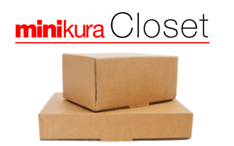 minikuraClosetの文字と2つの段ボール